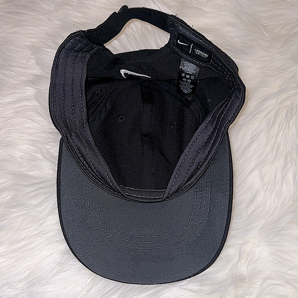 Nike hat - Picture 3 of 3